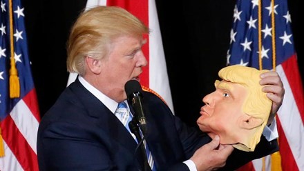 Ông Donald Trump cùng vợ đi bỏ phiếu ảnh 7