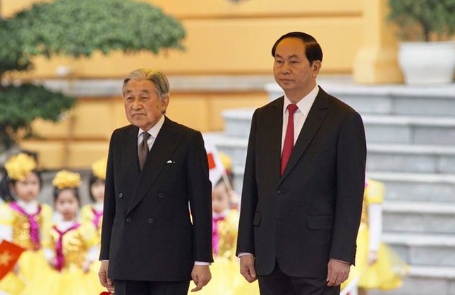 Nhà vua và Hoàng hậu Nhật Bản đã tới Hà Nội ảnh 37