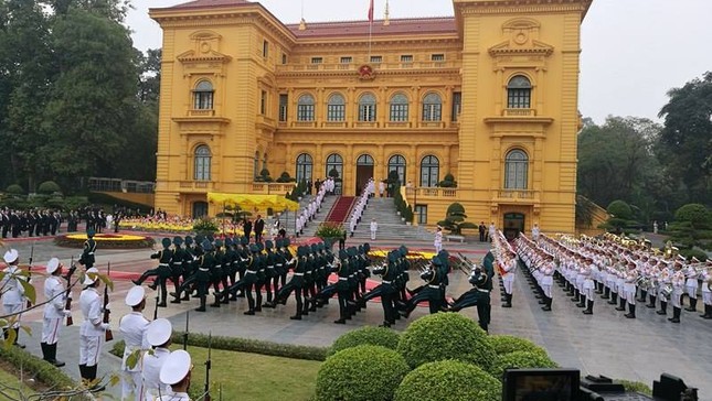 Nhà vua và Hoàng hậu Nhật Bản đã tới Hà Nội ảnh 40
