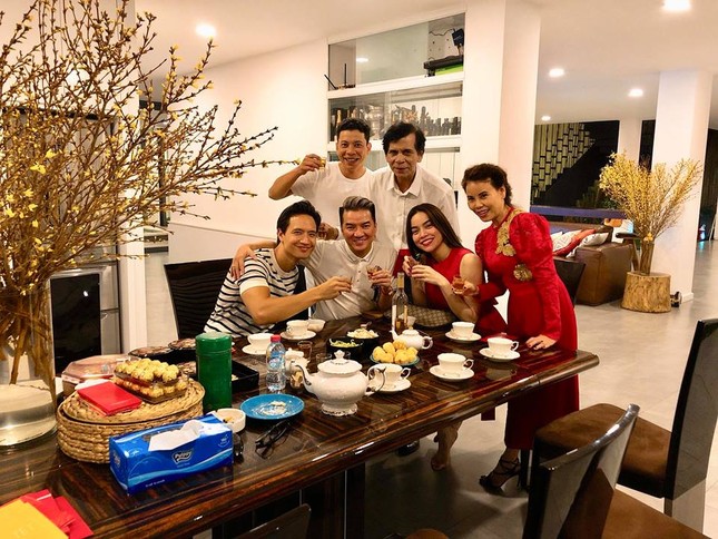 Kim Lý đón năm mới ngay tại nhà Hồ Ngọc Hà ảnh 3