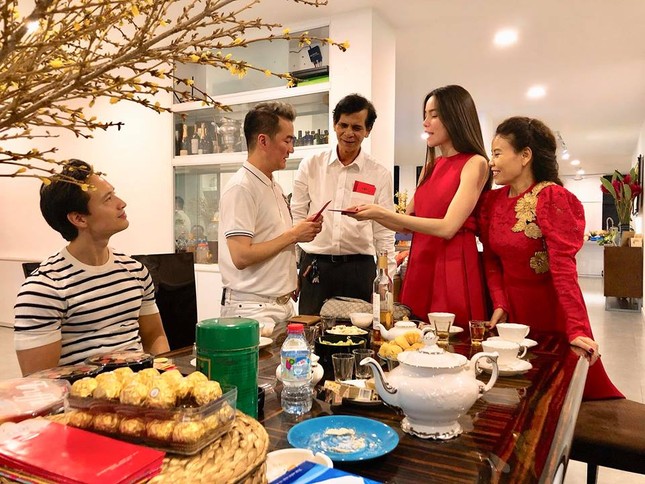 Kim Lý đón năm mới ngay tại nhà Hồ Ngọc Hà ảnh 4