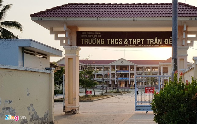 Cô chủ nhiệm giải thích vụ 42 học sinh đứng nhiều giờ ngoài hành lang ảnh 1