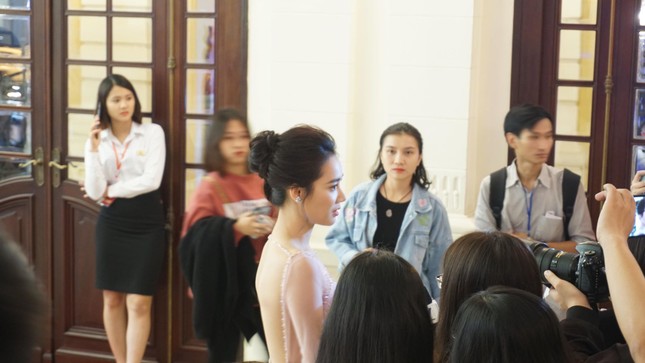 Nhã Phương đẹp lộng lẫy trên thảm đỏ Cánh Diều Vàng ảnh 3