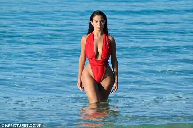 Demi Rose lại khoe đường cong sexy 'nghẹt thở' ảnh 4