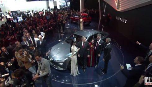 Hoa hậu Tiểu Vy và David Beckham xuất hiện bên xe Vinfast ảnh 35