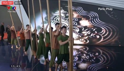 Hoa hậu Tiểu Vy và David Beckham xuất hiện bên xe Vinfast ảnh 29