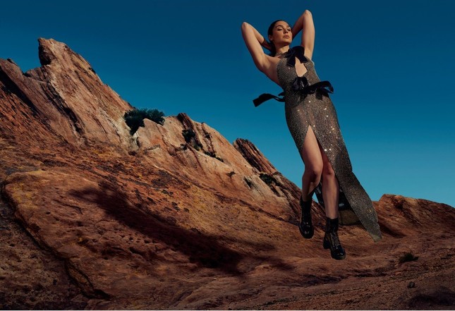 'Wonder Woman' Gal Gadot is as beautiful as a goddess in American Vogue photo 6