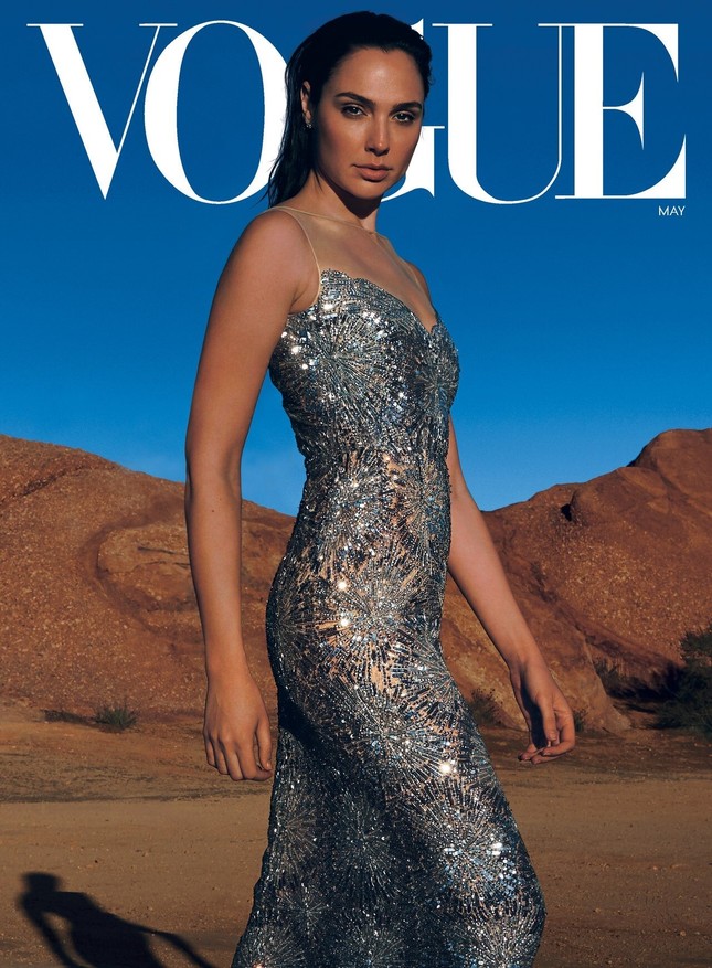 'Wonder Woman' Gal Gadot is as beautiful as a goddess in American Vogue photo 1