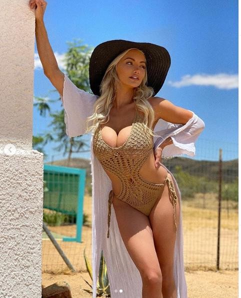 Lindsey Pelas Nóng Bỏng Rẫy Với áo Tắm Lưới Màu Nude 7791