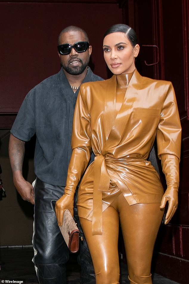Kim Kardashian liên tục tung ảnh nội y, gầy đi trông thấy giữa 'bão' ly hôn ảnh 4