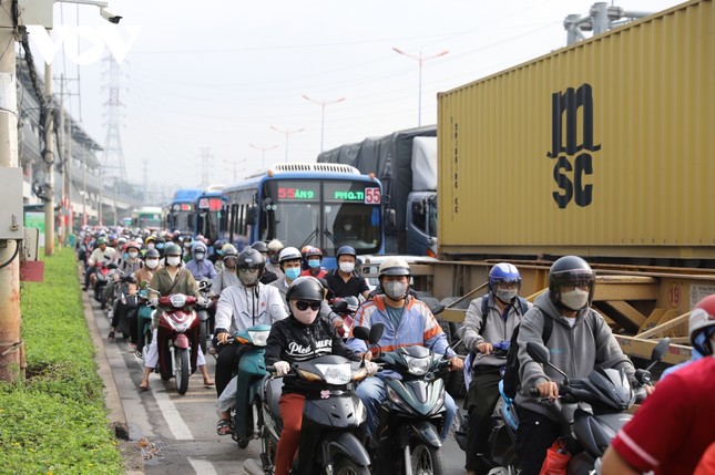 Kẹt xe nghiêm trọng ở cửa ngõ phía Đông TP.HCM ảnh 1
