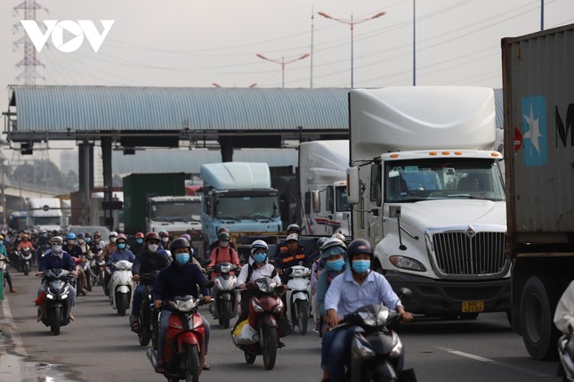 Kẹt xe nghiêm trọng ở cửa ngõ phía Đông TP.HCM ảnh 3