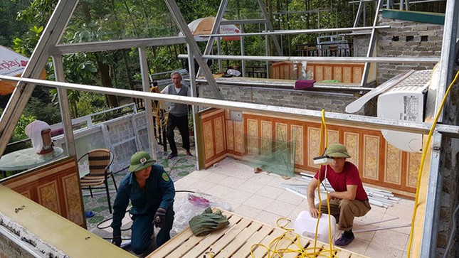 Tháo dỡ khu du lịch 'mọc' trái phép bên suối ở Quảng Ninh ảnh 2