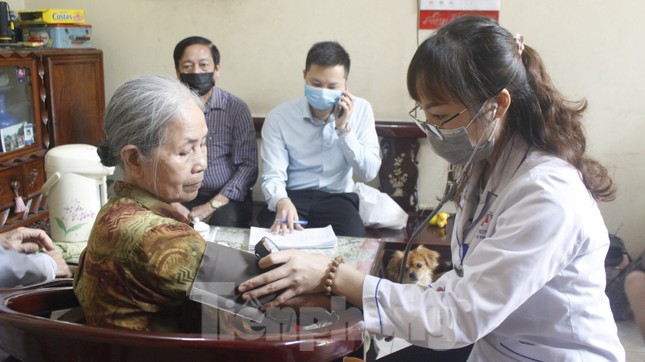 Hơn 300 nghìn người dân Hạ Long được kiểm tra y tế ảnh 1