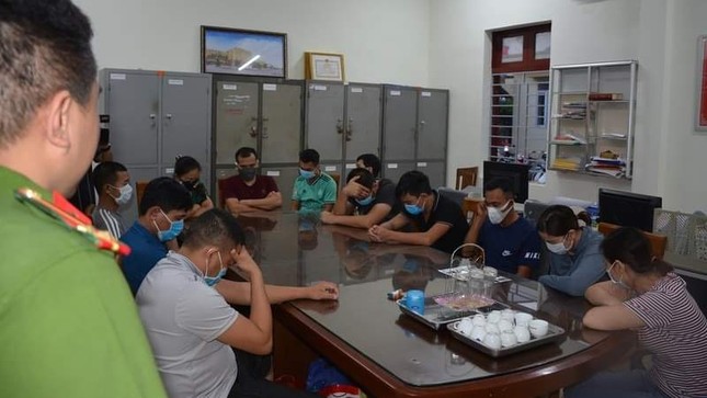 Bắt sới bạc ở Vân Đồn, nhiều đối tượng nhảy xuống biển thoát thân ảnh 1