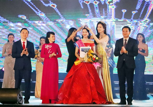 Cô gái 22 tuổi đăng quang Người đẹp Hạ Long 2020 ảnh 3