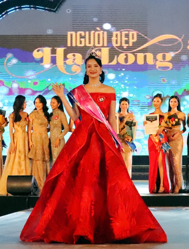 Cô gái 22 tuổi đăng quang Người đẹp Hạ Long 2020 ảnh 4