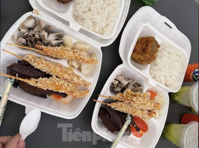 Công an, Thanh tra vào cuộc vụ bữa ăn bị 'cắt xén' trong khu cách ly ở Quảng Ninh ảnh 3
