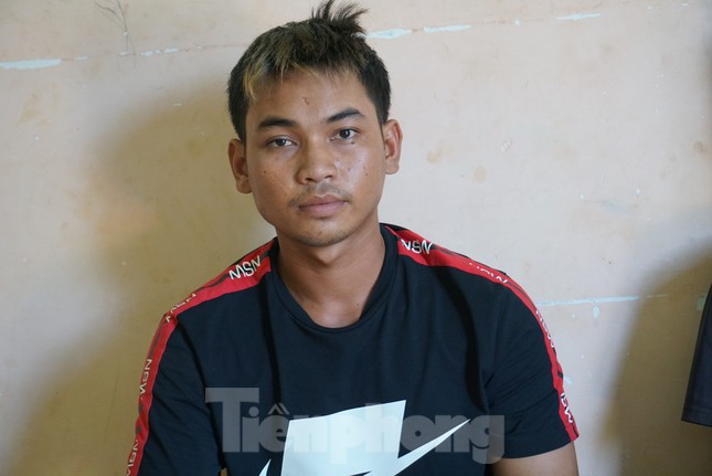 Vụ dùng súng tấn công trụ sở xã: Ba con tin vui mừng khi được giải cứu, về nhà an toàn ảnh 3