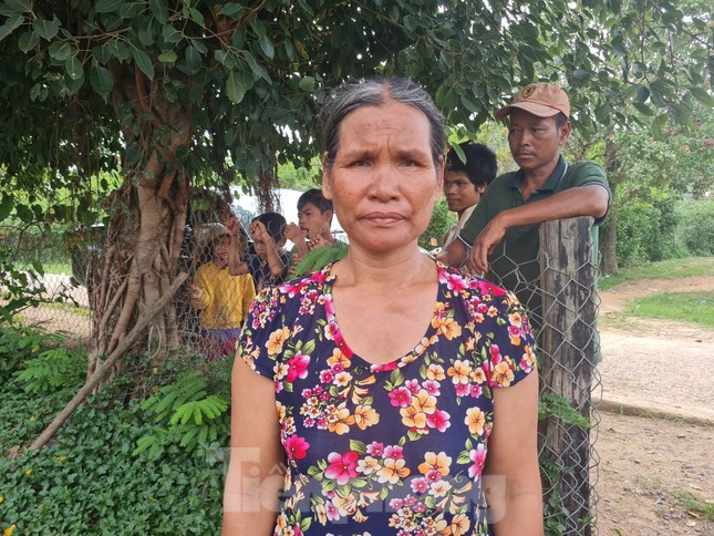 Vụ dùng súng tấn công trụ sở xã: Ba con tin vui mừng khi được giải cứu, về nhà an toàn ảnh 7