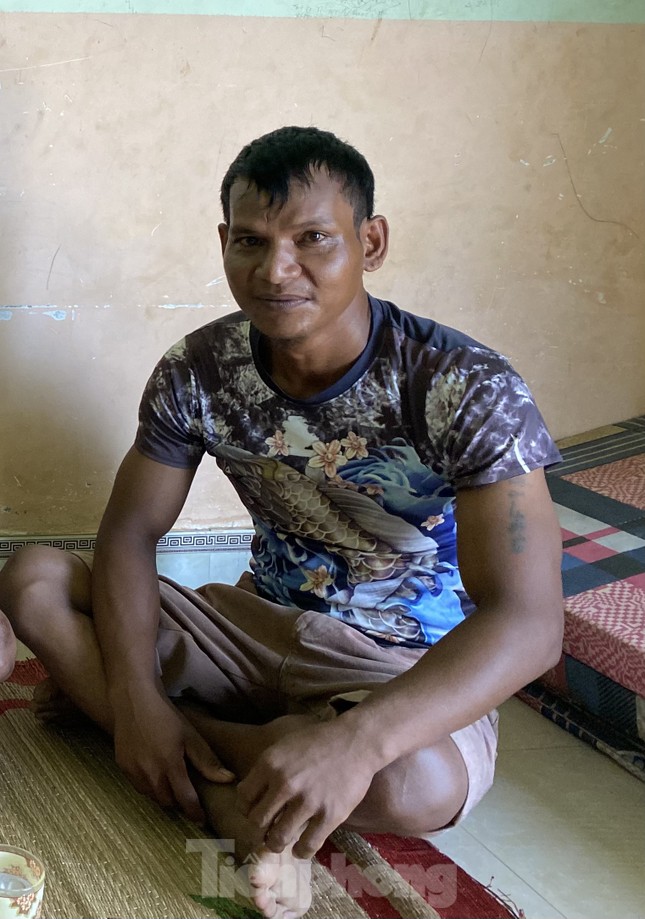 Vụ dùng súng tấn công trụ sở xã: Ba con tin vui mừng khi được giải cứu, về nhà an toàn ảnh 2