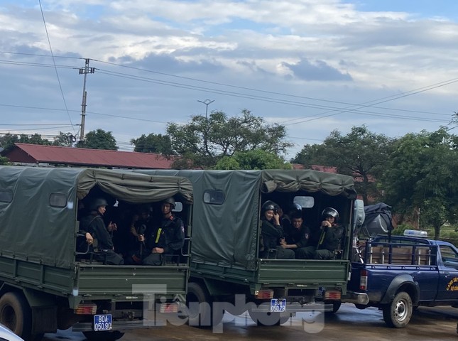 Đắk Lắk: Kêu gọi các đối tượng lẩn trốn ra đầu thú, vận động người dân giao nộp vũ khí ảnh 2