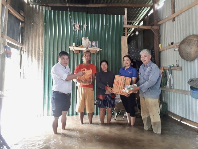 Thanh niên Đắk Nông giúp người dân khắc phục hậu quả mưa lũ ảnh 7