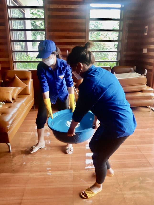 Thanh niên Đắk Nông giúp người dân khắc phục hậu quả mưa lũ ảnh 5