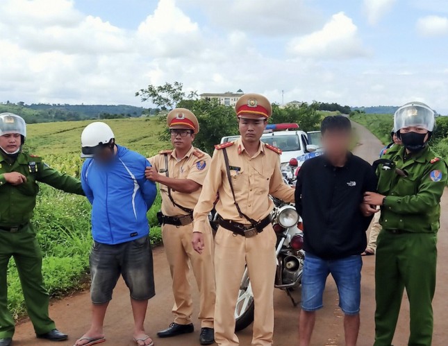 Công an Đắk Nông bắt hai đối tượng cướp giật đang trên đường tẩu thoát ảnh 1