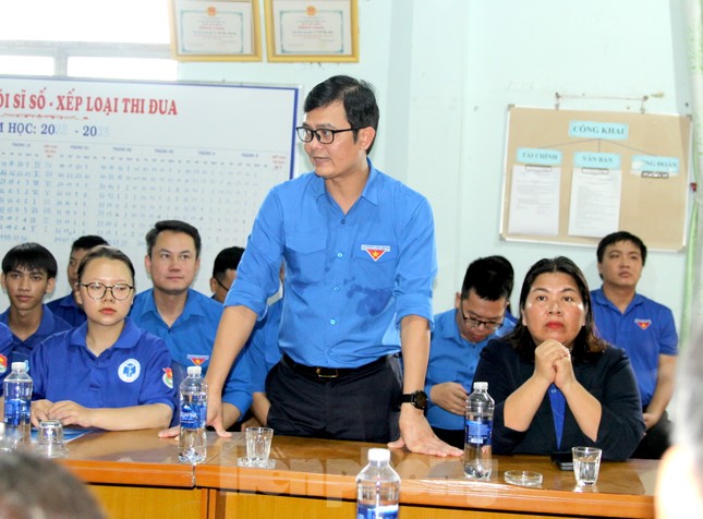 Anh Bùi Quang Huy kiểm tra chiến dịch tình nguyện hè, trao quà gia đình chính sách ở Gia Lai ảnh 5