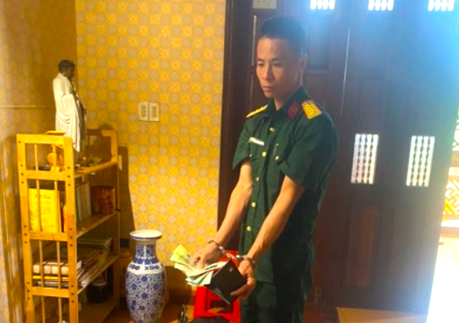 Đại uý 'dỏm' vào chùa trộm tiền ảnh 1