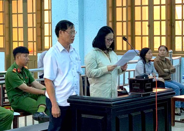 Cặp vợ chồng giáo viên lừa đảo, dựng chuyện để uy hiếp ngược chủ nợ ảnh 1