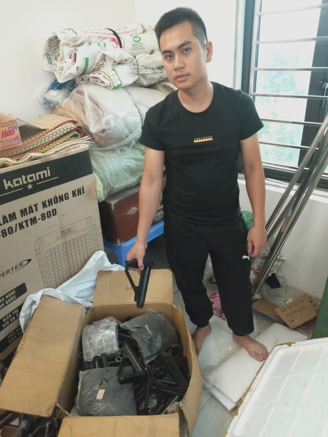 Công an triệt phá hai đường dây mua bán lượng lớn súng ảnh 5