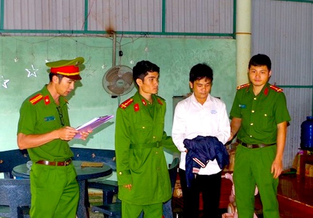 Cán bộ địa chính xộ khám sau khi bị người dân 'bóc phốt' lên mạng ảnh 1