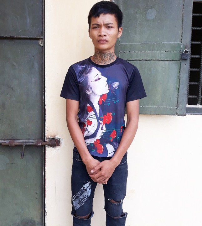 Hai thanh niên thay nhau hiếp dâm nữ sinh lớp 8 ở phòng học ảnh 1