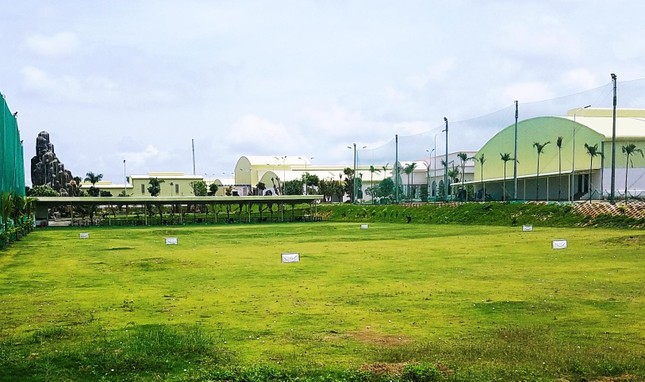 Thuê đất xây nhà máy nhưng lại lấy làm sân golf ảnh 1