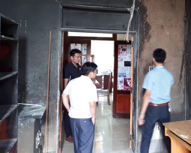 Trước ngày kiểm toán, phòng làm việc của phó phòng bốc cháy ảnh 4