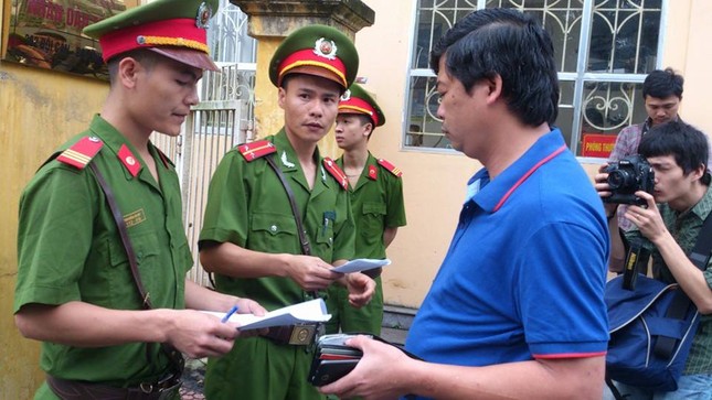 Dương Chí Dũng, Mai Văn Phúc khai nhận rượu ngoại, phong bì ảnh 6
