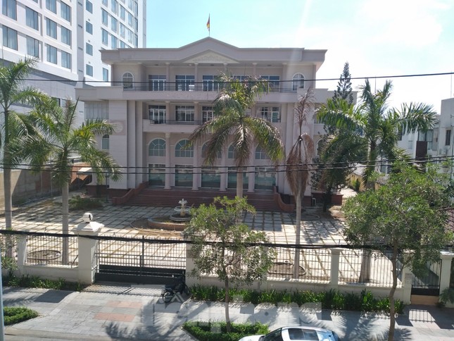 Chuyển nhiều trụ sở 'đất vàng' bỏ trống cho Khánh Hòa quản lý ảnh 1