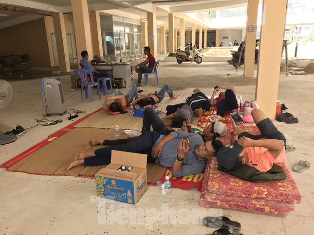 Dân kéo đến 'ăn nằm' tại dự án nhà ở xã hội HQC Nha Trang đòi nhà ảnh 1