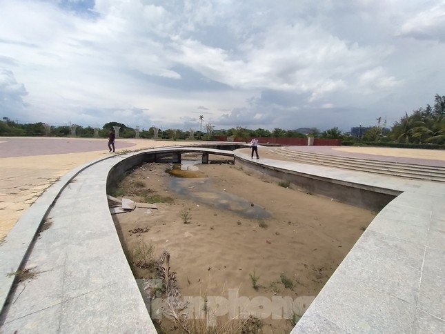 Chủ tịch Ninh Thuận chỉ đạo sửa công viên biển 90 tỷ đồng xuống cấp nghiêm trọng ảnh 9