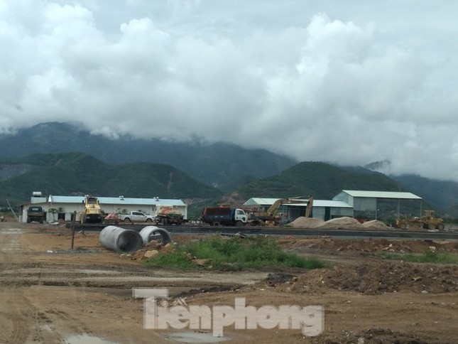 Vụ xây 'chui' tại khu đô thị sinh thái ở Nha Trang: 'Đá bóng' trách nhiệm? ảnh 2