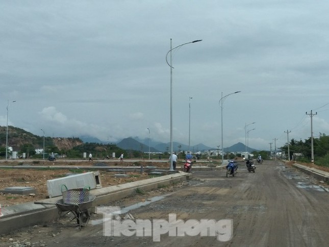Vụ xây 'chui' tại khu đô thị sinh thái ở Nha Trang: 'Đá bóng' trách nhiệm? ảnh 3