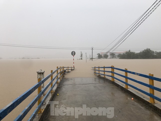 Nhiều nơi ở Khánh Hoà ngập lụt sau bão số 12 ảnh 2