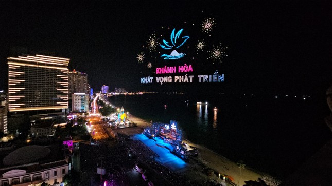 Đặc sắc 'bữa tiệc' ánh sáng đêm khai mạc Festival biển Nha Trang ảnh 6