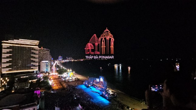 Đặc sắc 'bữa tiệc' ánh sáng đêm khai mạc Festival biển Nha Trang ảnh 7