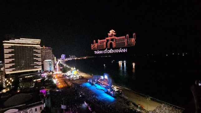 Đặc sắc 'bữa tiệc' ánh sáng đêm khai mạc Festival biển Nha Trang ảnh 8