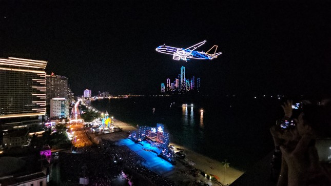 Đặc sắc 'bữa tiệc' ánh sáng đêm khai mạc Festival biển Nha Trang ảnh 11