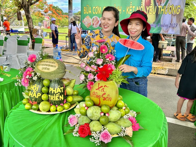 Nhiều trái ngon được trang trí lạ mắt tại lễ hội trái cây Ninh Thuận ảnh 6