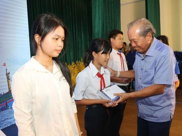 Ngư dân phải làm gì khi bị 'tàu lạ' quấy rối trên biển? ảnh 3